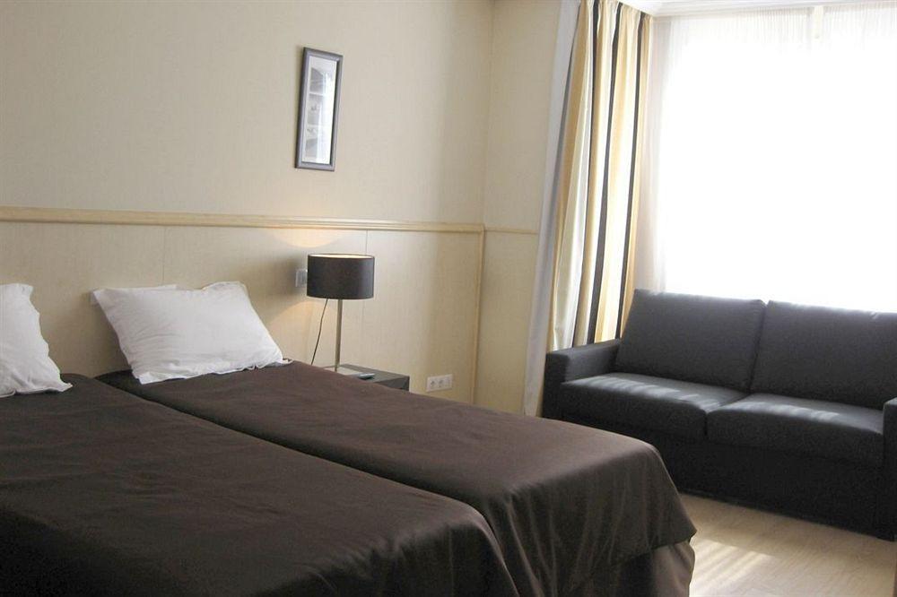 Hotel Suites Feria De Madrid Ruang foto
