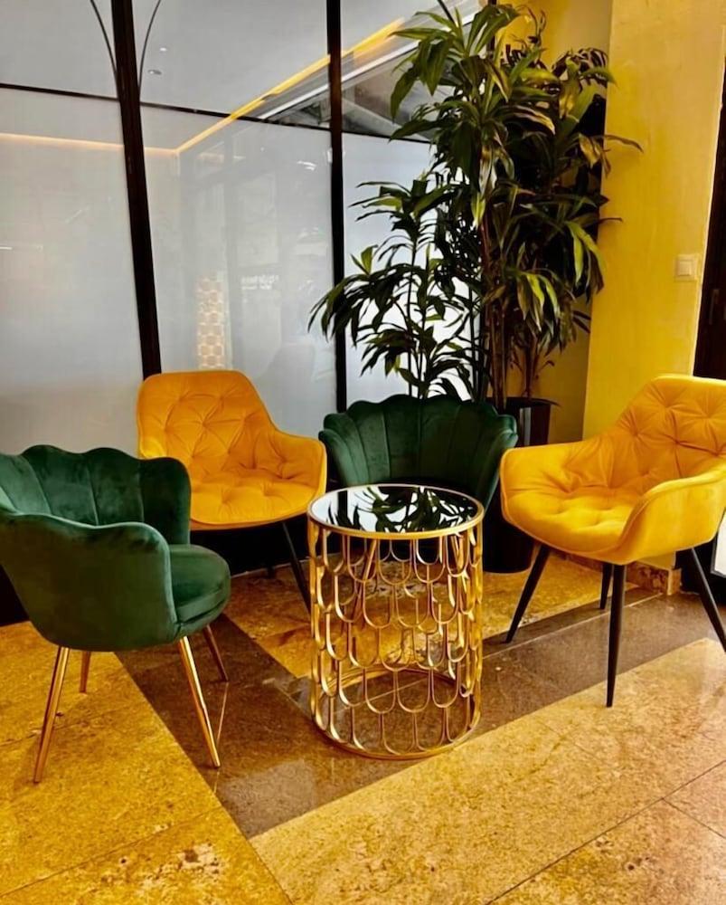 Hotel Suites Feria De Madrid Bagian luar foto