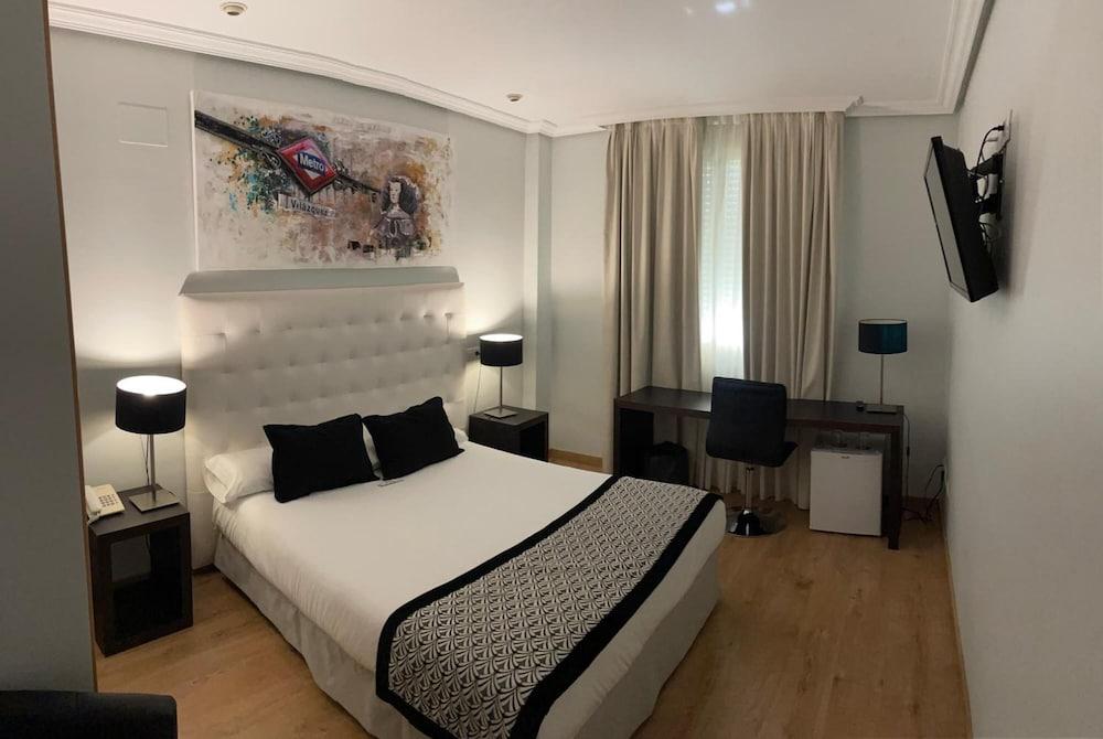 Hotel Suites Feria De Madrid Bagian luar foto