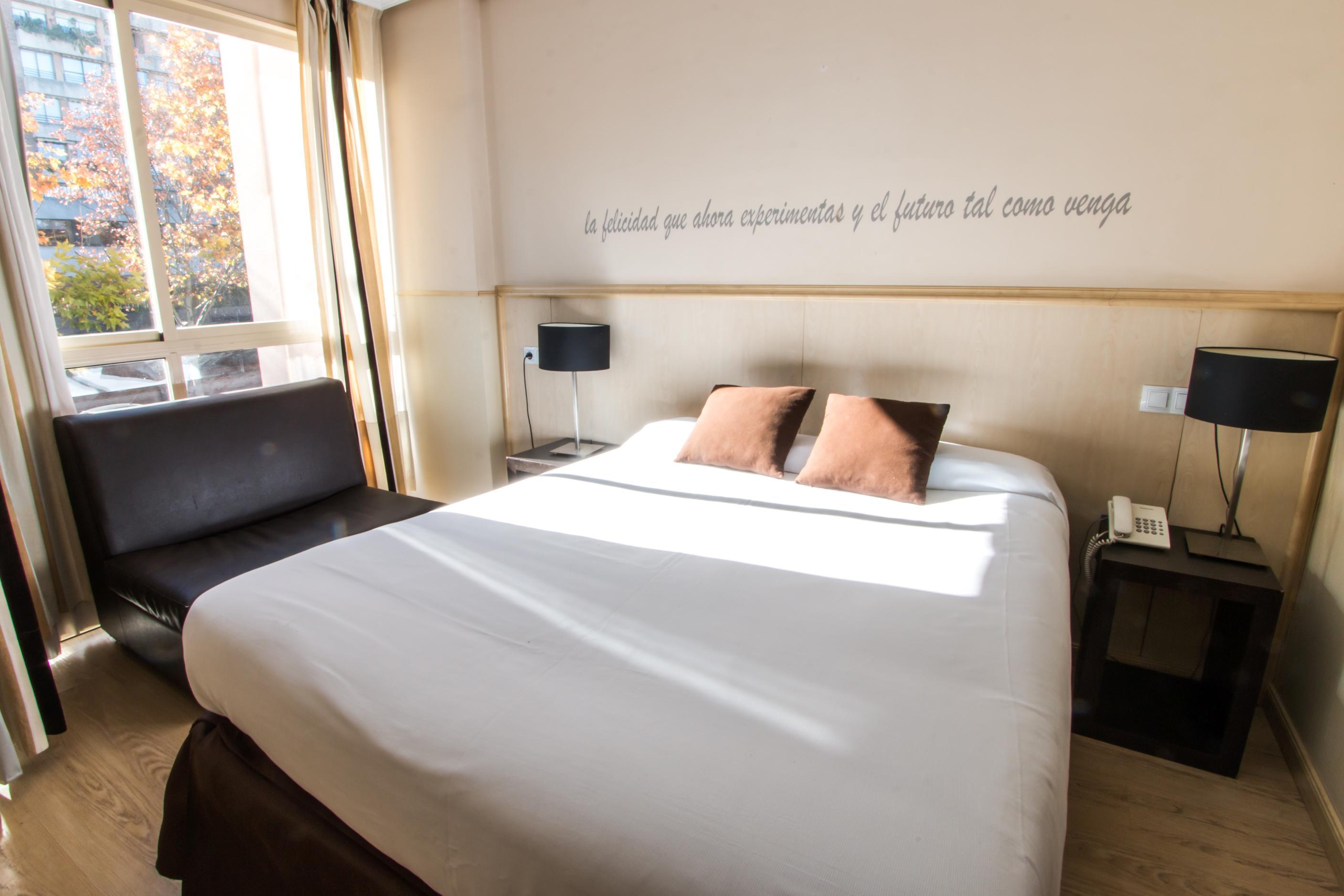 Hotel Suites Feria De Madrid Bagian luar foto