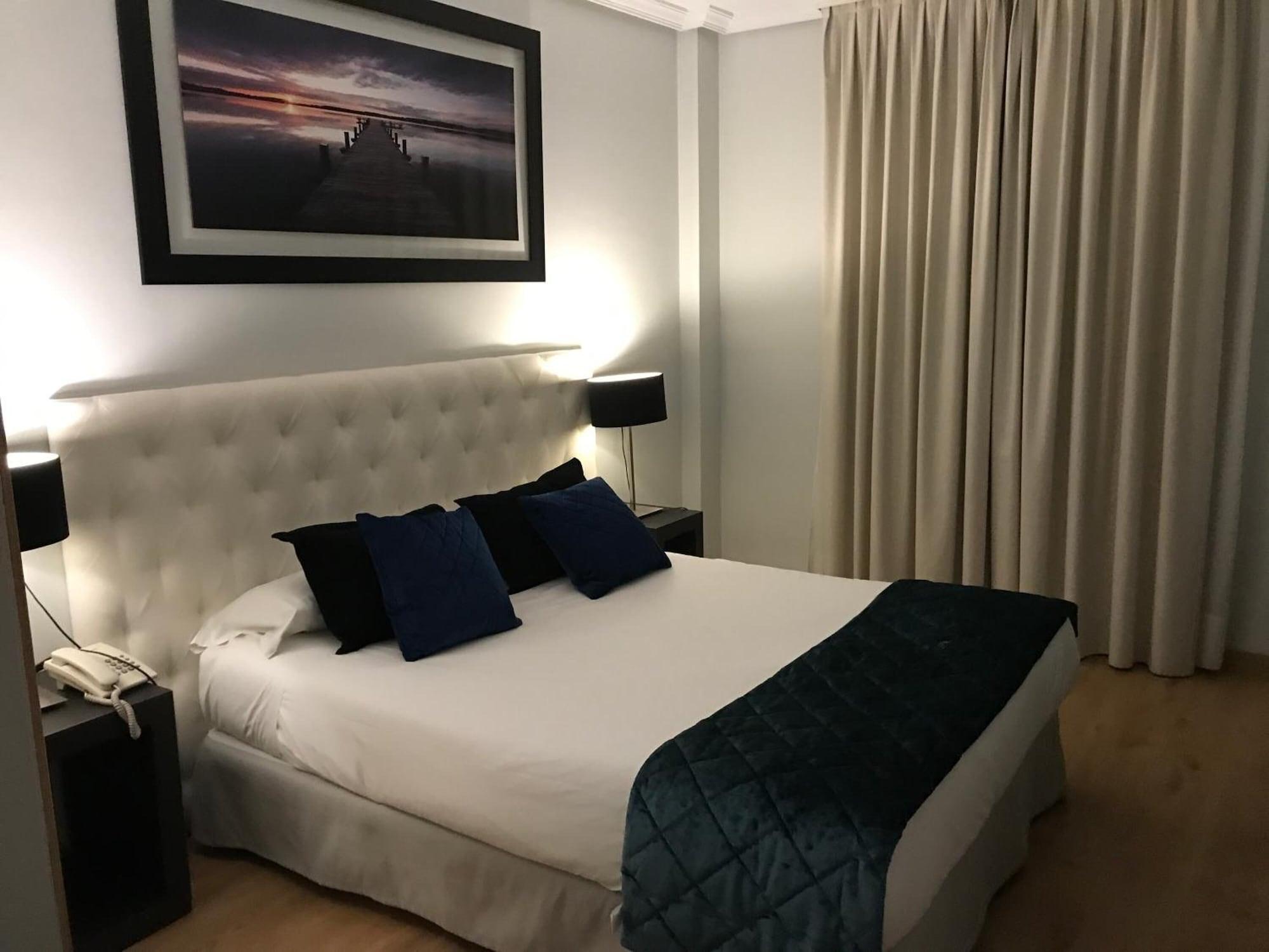 Hotel Suites Feria De Madrid Bagian luar foto