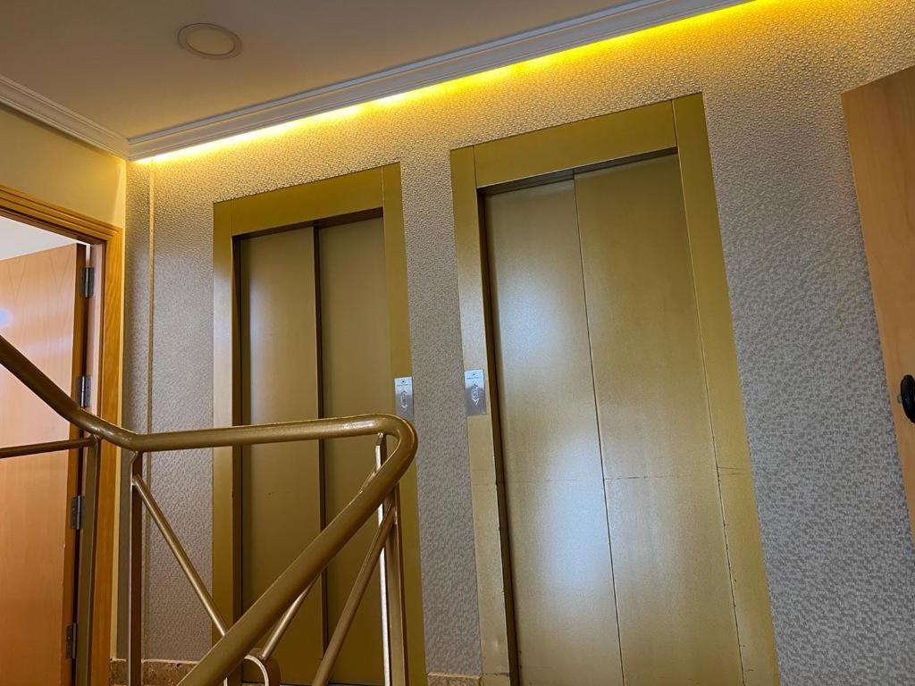 Hotel Suites Feria De Madrid Bagian luar foto