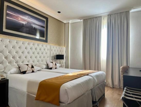 Hotel Suites Feria De Madrid Bagian luar foto