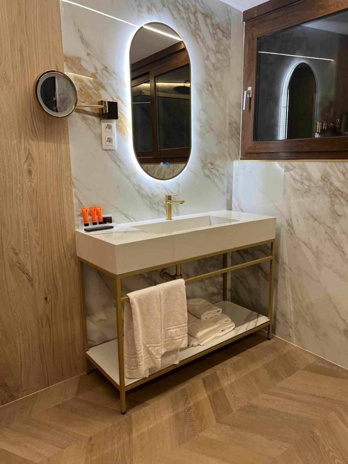 Hotel Suites Feria De Madrid Bagian luar foto