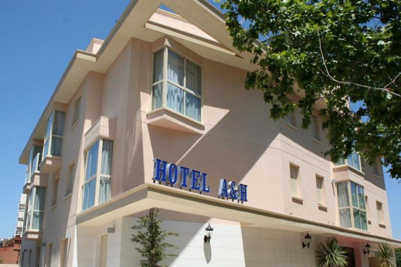 Hotel Suites Feria De Madrid Bagian luar foto
