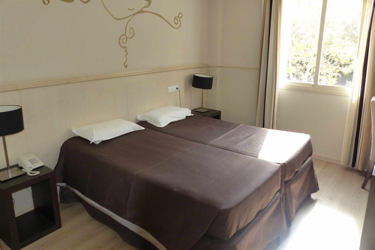 Hotel Suites Feria De Madrid Bagian luar foto